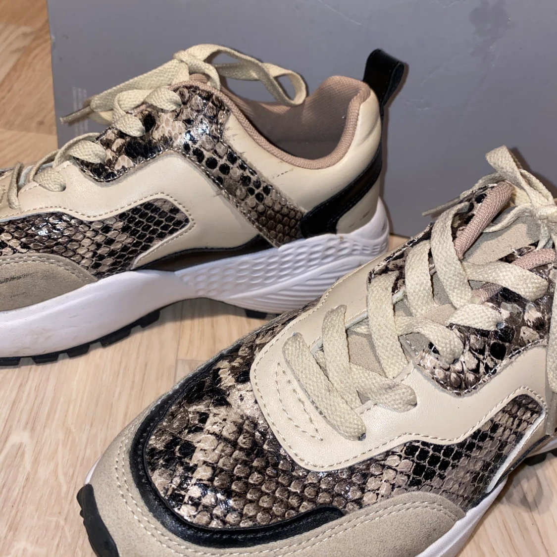 Skor mee mönster  - 90