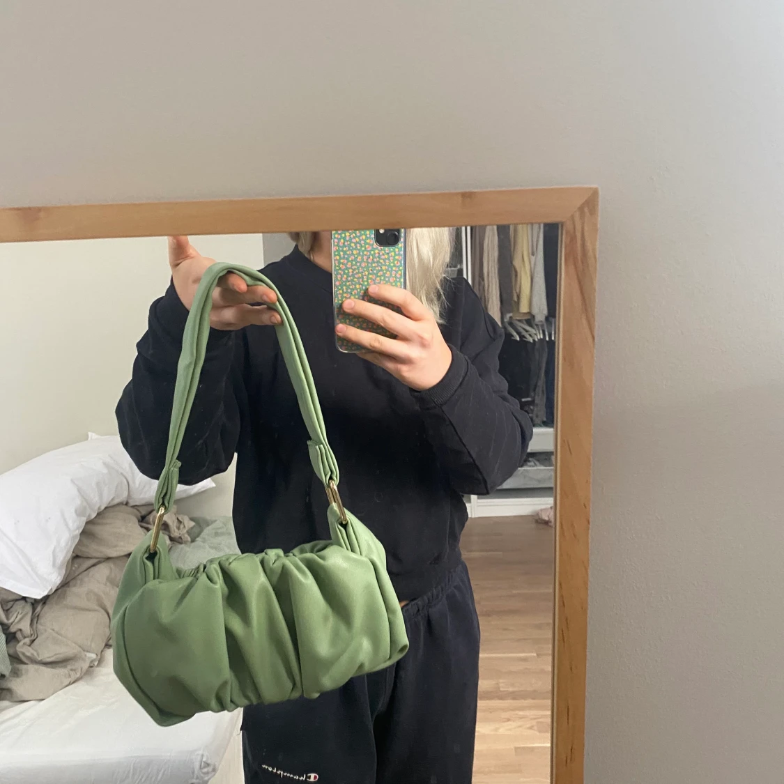 Modern grön väska - 90