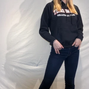 Vintage hoodie - Vintage hoodie med volleybolltryck på ryggen, skick 10/10