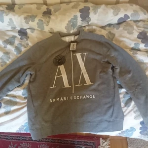 Armani tröja strl M  - Helt ny  tröja grå jätte fin. Men för liten för mig storlek M original 