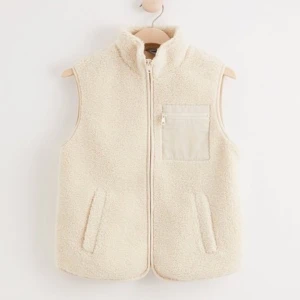 Teddy väst strl S - Säljer nu min teddyväst i nyskick. Säljer pågrund av att jag inte får någon användning av den. Sitter bra och lite oversize på mig som vanliga fall är strl S