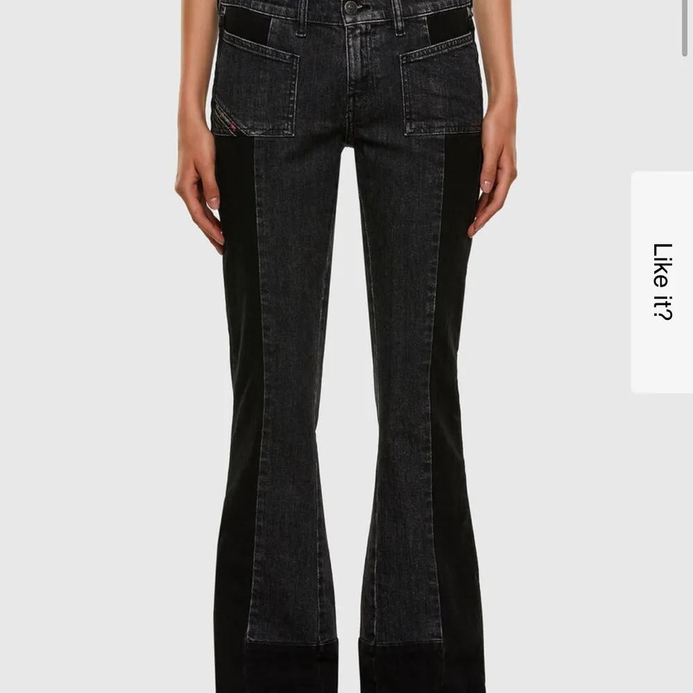 Säljer mina aldrig använda jeans. Råkade beställa två och köpte de för 1500kr. Jeans & Byxor.