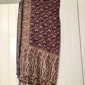 Bohemisk indisk sjal paisley indie  - Säljer denna sjal som är ny! Väldigt bra kvalitet.