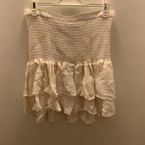 Vit Tub topp  - Ordinarepris 99kr säljes för 30kr+ frakt 