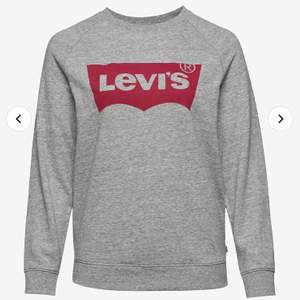 Levis tröja i dammodel storlek s. Supersnygg men kommer tyvärr inte till användning. Frakt:63 kr