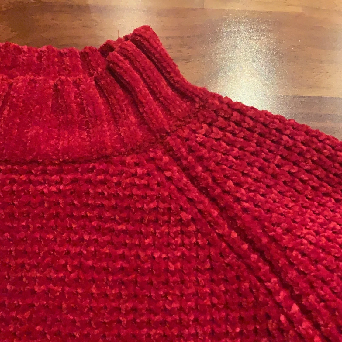 Röd stickad tröja från Hm strl M - 91