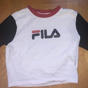 Fila magtröja  - Strl S 50 kr