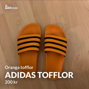 Adidas tofflor (oranga)  - Helt nya tofflor aldrig använda. Är de så att det skulle vara fler som vill ha dem så är det bara att buda (lol tror Ingen vill ha dem, men vem vet) 😝 jag kan även skicka fler bilder 