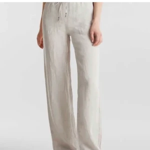 Linnebyxor esprit - Populära linnebyxor från esprit storlek 36. Knappt använda. Går att frakta annars mötas på Östermalm 