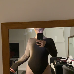 Body från NAKD  - Brun body från NAKD. Strl S men passar säkert M också.