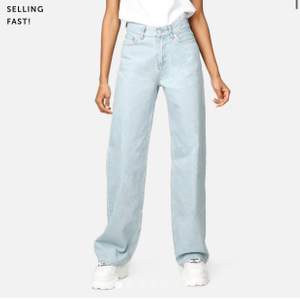 Säljer dessa jeans från Junkyard. Knappt använda pga inte riktigt min stil.