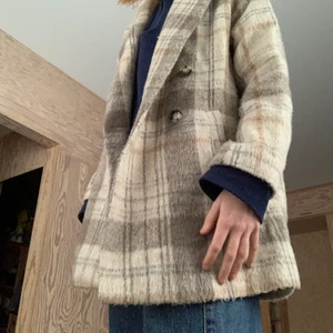 Kappa - Beige Kappa, väldigt sparsamt använd så som nyskick. Jättefin till allt möjligt, love it. Nypris 550 kr