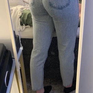 Gina jeans 100kr 💖 - Ett par as snygg byxor som nu tyvärr är för små (min kompis är moddel) de är i 36 och inga slitningar använda max 4 gånger 💖 skicka gärna privat om du har någon fråga eller så✨ kan posta eller mötas upp runt Gbg och runt Borås ✌🏻