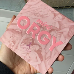 Jeffree star cosmetics ögonskuggspalette - Paletten är använd ungefär 3 ggr! Ord pris är: 350kr, säljer för 235kr inklusive frakt!! ❤️