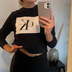 Calvin Klein Sweatshirt - Fint sweatshirt från Calvin Klein. Fint skick! Gratis frakt