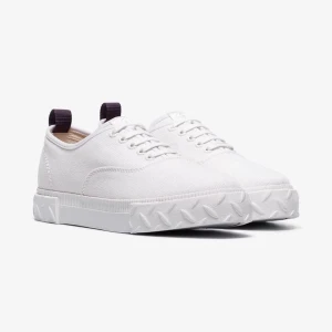 Eytys sneakers viper canvas - Säljer pga att jag inte fick tillräckligt mycket användning av dem och nu måste jag tyvärr göra plats på skohyllan!