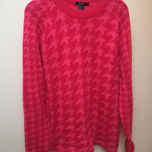  - Tröja från Filippa K, hundtandsmönstrad i bomull, hur jäkla skön som helst.