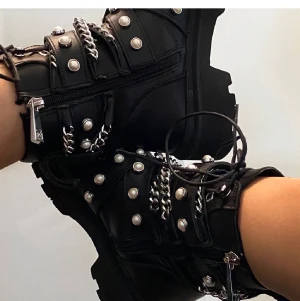 Boots - Mina super snygga skor från zara har blivit för små så nu får någon Annan bära dem. Använt många gånger men fortfarande bra skick💕💕💕