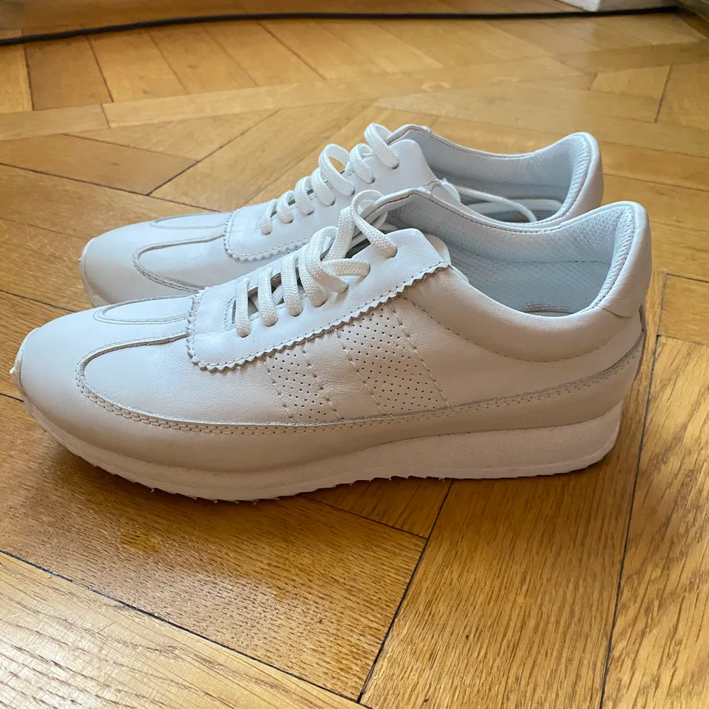 Zara white sneakers. Size:37. Skor.