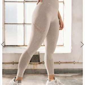 Aim’n latte statement seamless tight - Använda bara 1 gång!! Hör av er vid frågor eller bilder!! 💕 Köpare står för frakten 60kr 📦 