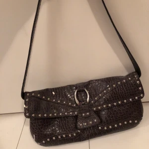 VINTAGE VÄSKA - såå fin väska från secondhand 