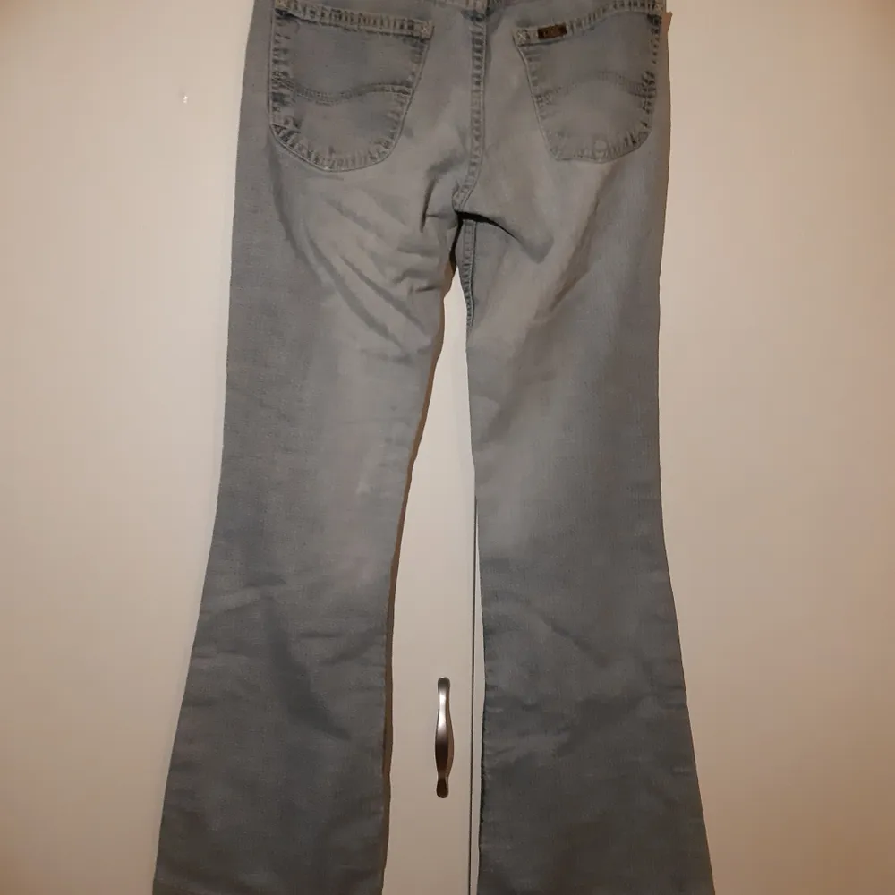 Min mammas super coola gamla Lee jeans i W27❤ kan mötas i sthlm och priset är diskuterbart🥰❤. Jeans & Byxor.