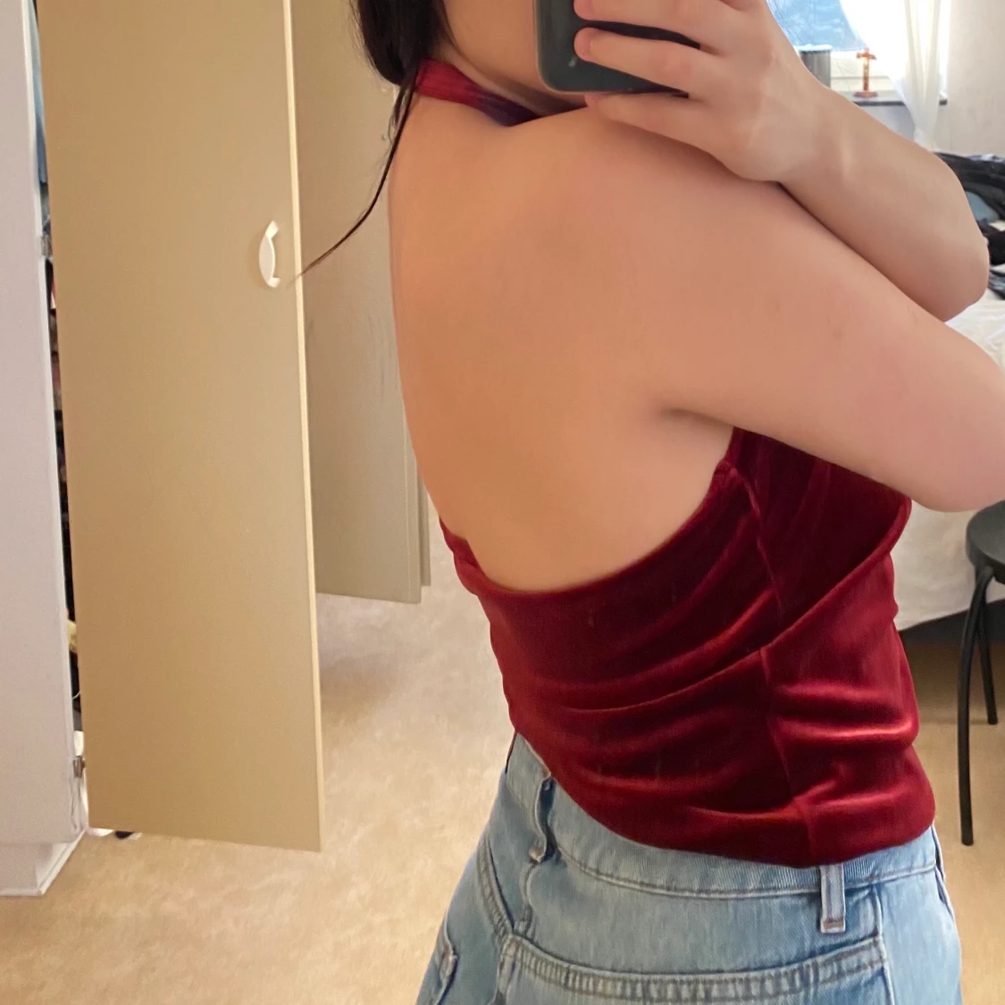 halterneck croptop i vinröd färg - 90