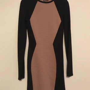 Klänning  - Köparen står för frakten 