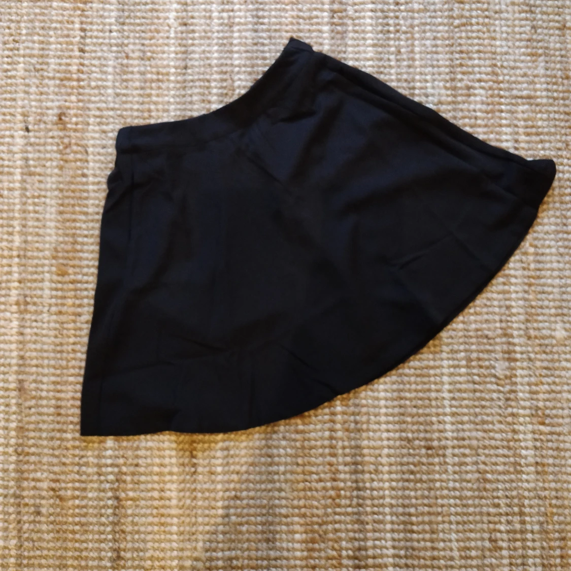 Ny svart circle skirt