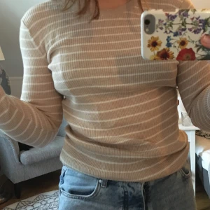 Långärmad tröja  - Fin långärmad tröja från Gap. aldrig använd. Storlek S. 