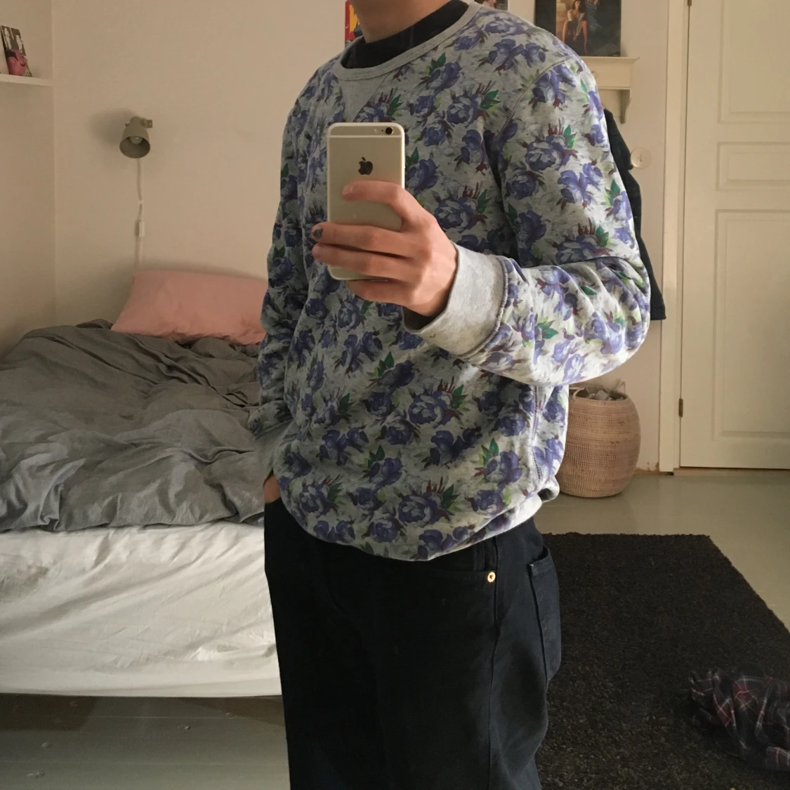 Blommig collegetröja