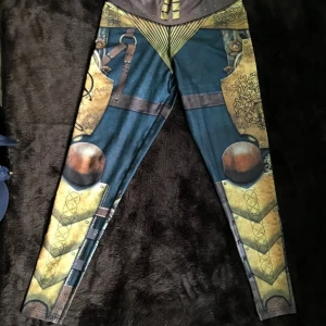 Anarchy tights jättefint skick strl L - Coola leggings Fr Anarchy. Djur och rökfritt hem. Samfraktar gärna!