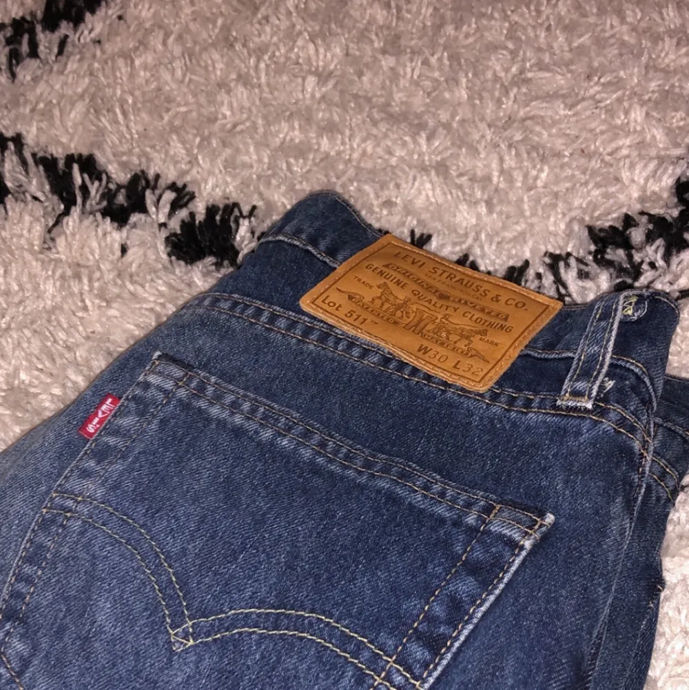 Lågmidjade year 2000s jeans ifrån Levis, äkta! Modell 511. Jeans & Byxor.
