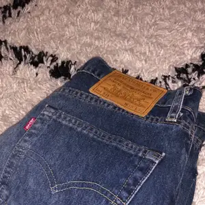 Lågmidjade year 2000s jeans ifrån Levis, äkta! Modell 511