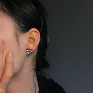 Örhängen - Med stenar på och UK 🇬🇧 mönster. Helt ny. Frakt 11