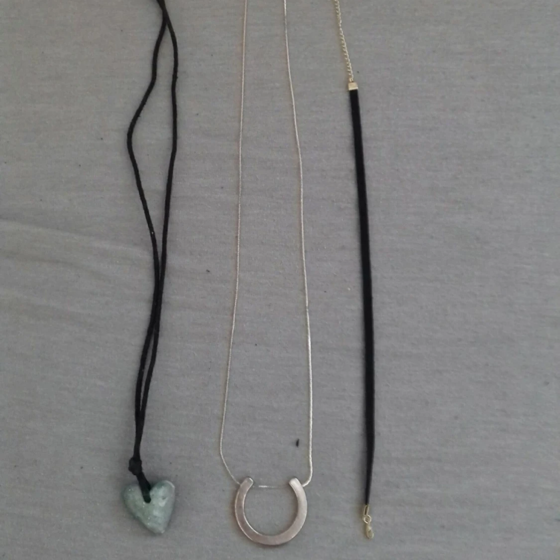 2 halsband + en chocker 