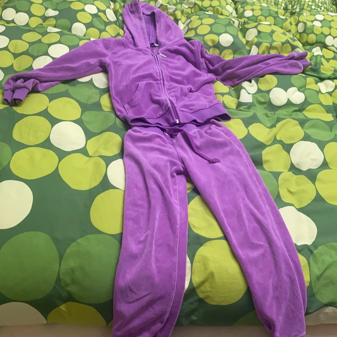 Byxor och kofta till barn.