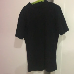 Svart t-shirt - Jätte fin svart t-shirt 