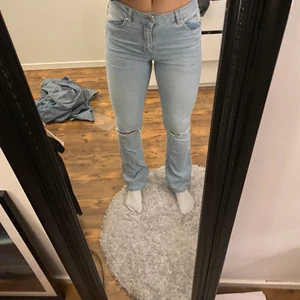Natasha bootcut  - Säljer dessa natasha bootcut jeans! Fint skick! Storlek 38 men mer som en 36. Jag är 174cm lång 