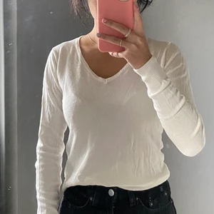 Långärmad vit tröja  - Vit tröja från lager 157 i storlek XS 