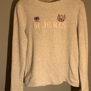 Grå Morris tröja stl M.  - Grå tröja från Morris Lady stl M. Använd men väldigt bra skick. Nypris ca 1200, säljer för 400. 