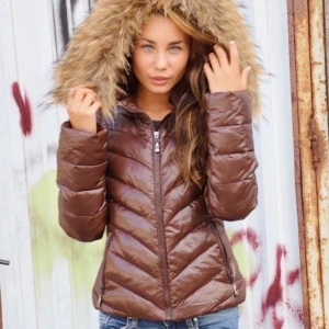 Hollies jacka  - Superfin hollies jacka i bra skick!💜 Kommer tyvärr ej till användning längre, säljs därför nu. Storlek 38 men passar och är mer som en 36, jag har vanligtvis 34-36. Egna bilder fås vid intresse! Nypris över 4000kr. Buda i kommentarerna eller skicka meddelande direkt!😇 