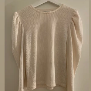 Tröja med puffärm  - Tröja med puffärm ifrån Zara