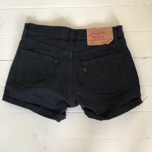 Levis jeansshorts - Svarta Levis jeansshorts, superfina!