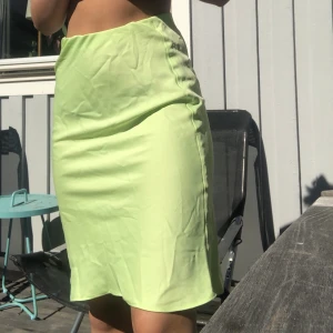 Kjol - Kjol i snygg färg från river island. Köparen står för frakt