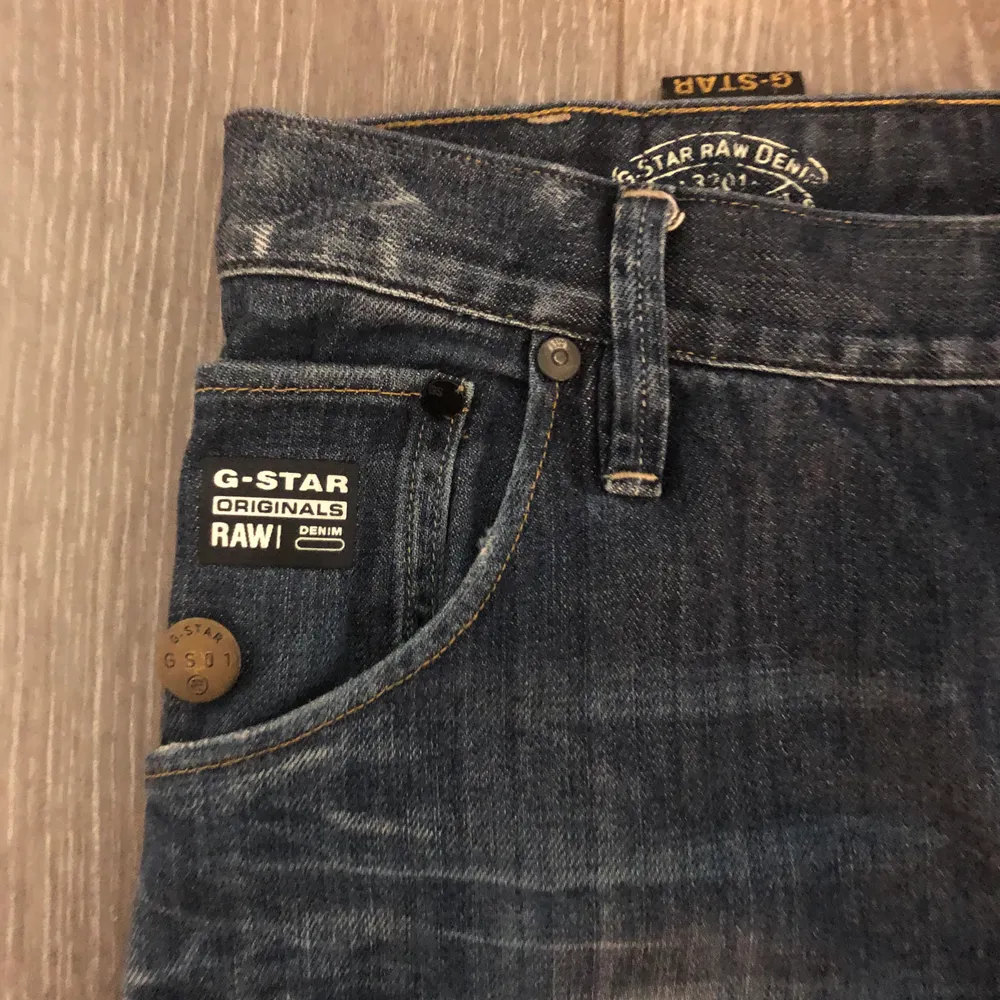 Fina jeans från g-star raw. Storlek- midja: 32 längd:34. Köparen står för frakten. Fraktar endast. Jeans & Byxor.