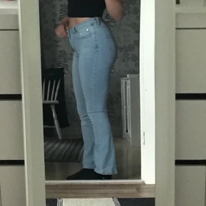 Ginatricot bootcut - Jättefina bootcut, tyvärr för små för mig. Storlek M. Aldrig använda. Formar fint kroppen 😊