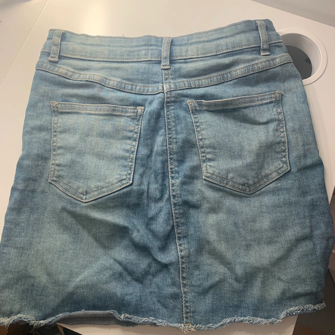 Kjol med slitningar - 90