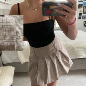 ℜ𝔲𝔱𝔦𝔤 𝔨𝔧𝔬𝔩 - thriftad rutig ”school” kjol . Frakt tillkommer (:  ( Buda ! )