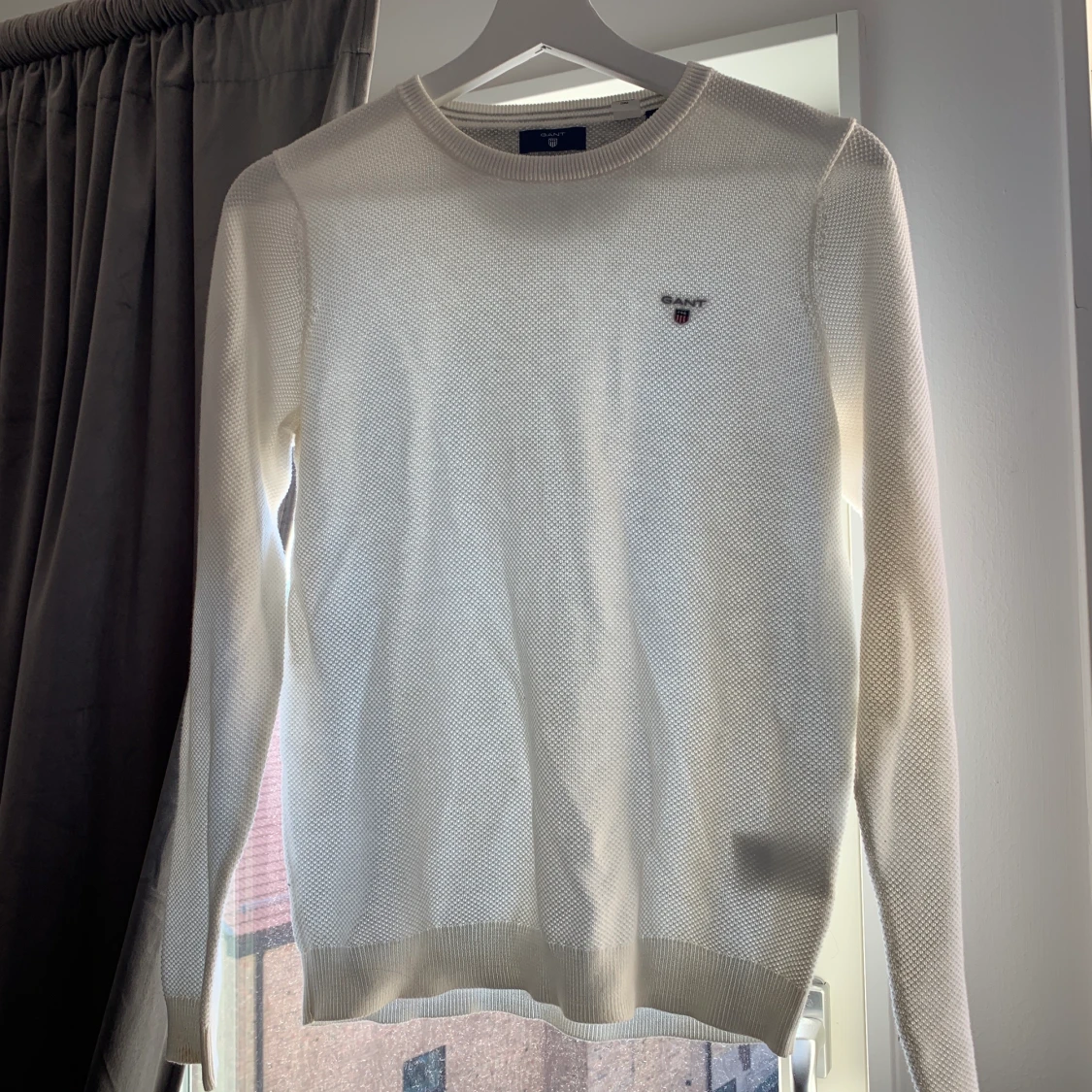 Vit finstickad GANT tröja